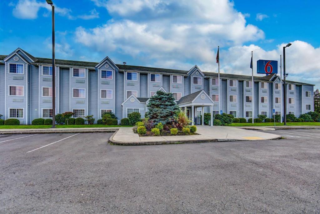 Motel 6-Sutherlin OR Main image 1